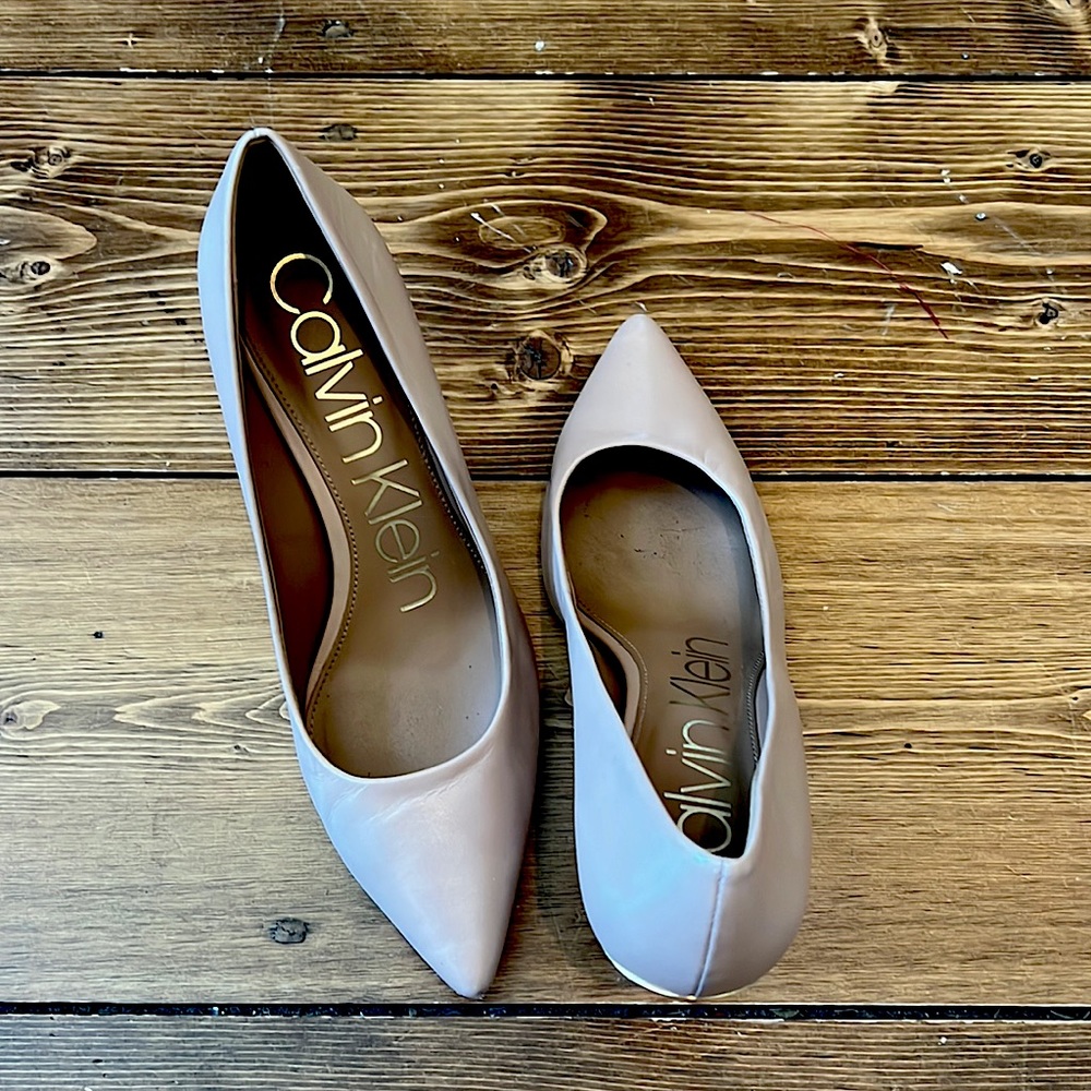 Womens Calvin Klein nude pump 7 1/2